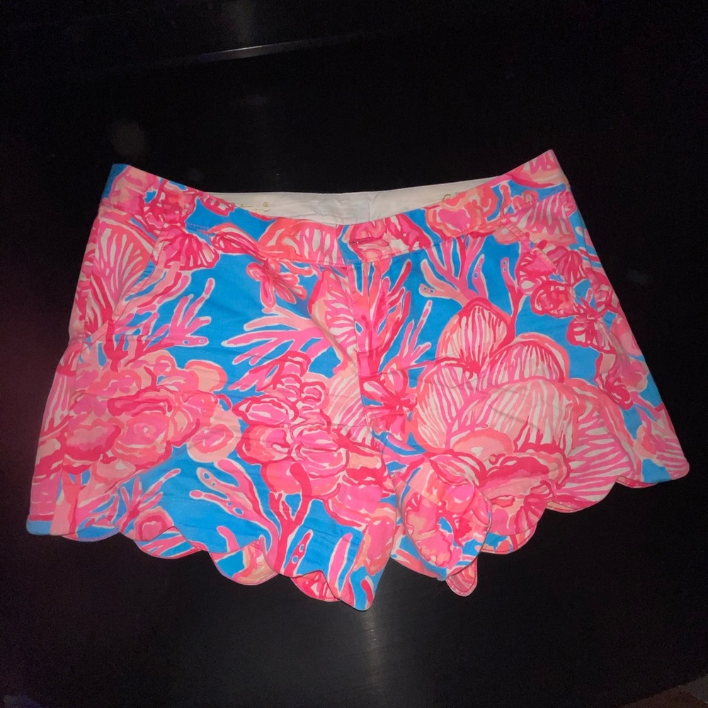 Lilly Pulitzer Scalloped Short - size 6